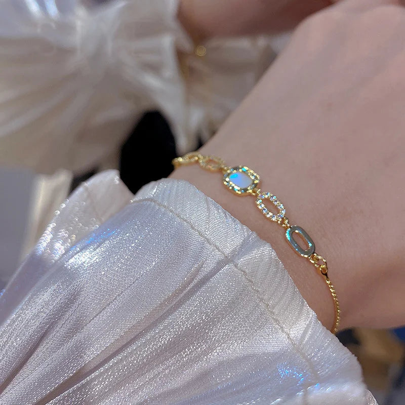 The Sovereign Square: Adjustable Gold-Plated Zircon Bracelet